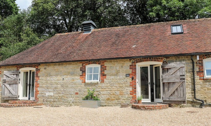 Byworth Cottage | HUNGERS COTTAGE, pet friendly, character holiday cottage in Petworth