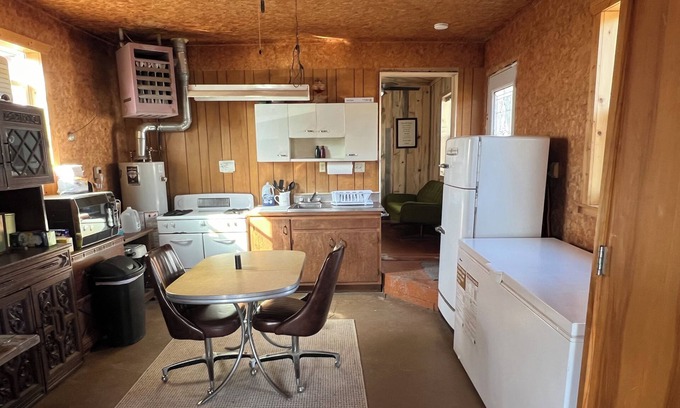 Mahto Cabin | Hunter's Paradise 2-bedroom cabin in McLaughlin