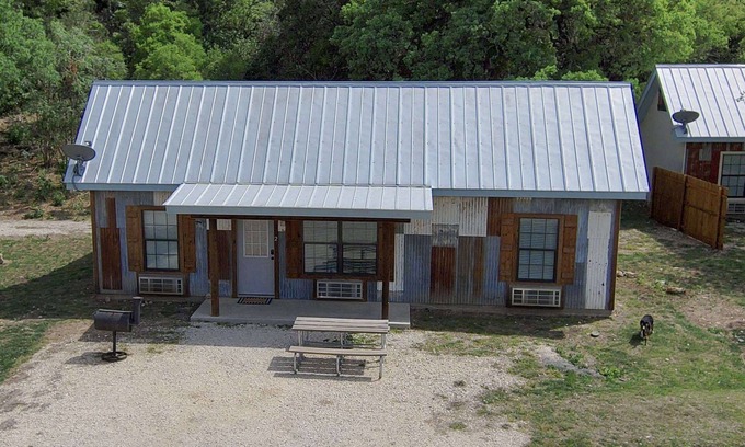 Concan Cabin | Hunter's Ridge Cabins - 2