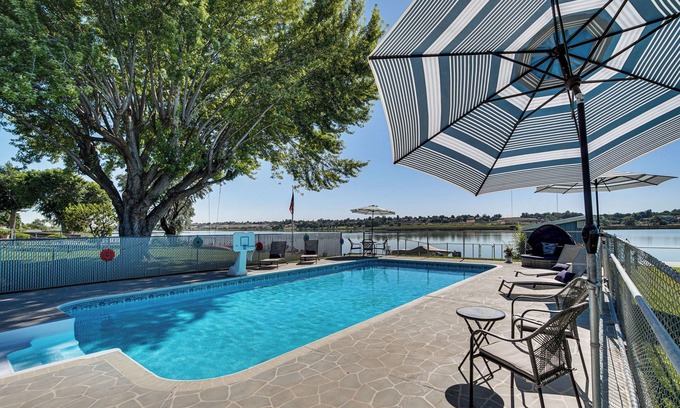 Moses Lake House | Hunting & Fishing Trip Base Camp on Moses Lake!