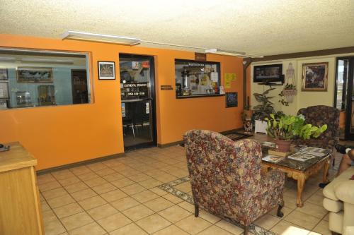 Stillwater Hotel | HWY Express Inn & Suites