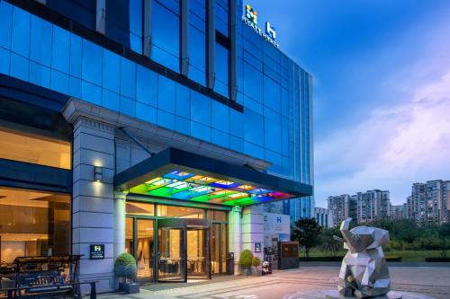 Gaoxin Hotel | Hyatt House Chengdu Pebble Walk
