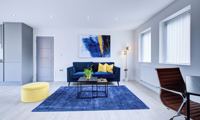 Hillingdon Apartment | Hybrid Resi - Uxbridge|2 Bed Apartment