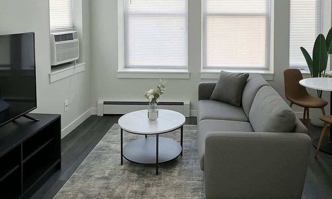 East Hyde Park Apartment | Hyde Park 1BR w/Charm