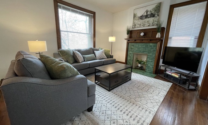 Hyde Park Apartment | Hyde Park 2B/1B, quiet, walkable, and central to everything
