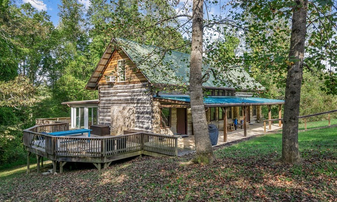 Baxter Cabin | Hyland Woods (Dog-Friendly)