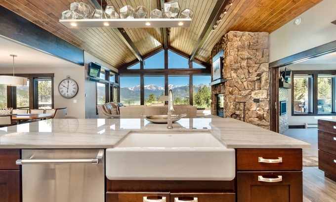 Windcliff Estates House | Hyler Mountain Lodge Luxury Vacation At Windcliff 5 Bedroom Home by RedAwning