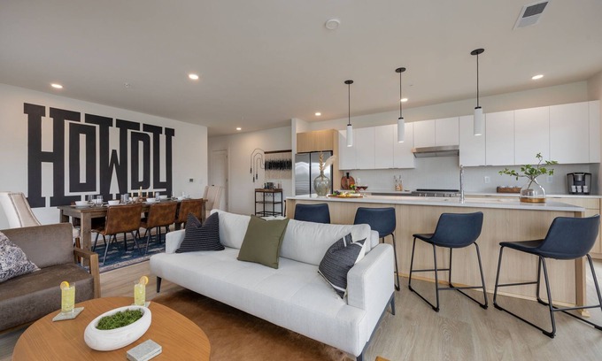 The Gulch House | Hyve - Haven Heights - Walk to Broadway