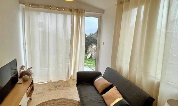 Granace Apartment | I Caseddi di Barabè. A Cantina ideal location for visiting southern Corsica