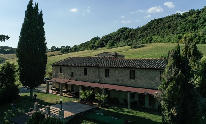 Pomarance Villa | I Reucci - house 22/28 people with heated pool, garden, wi-fi, games
