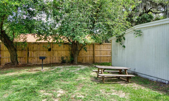 Oak Haven Apartment | ~[I] River Bank Repose Sleeps 4 Private Units~