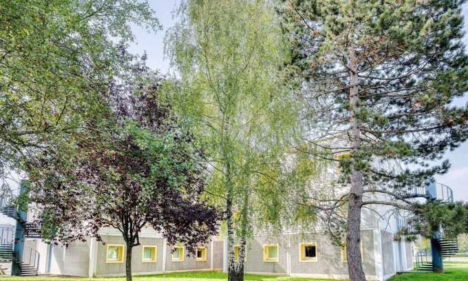 Trappes Hotel | ibis budget Versailles Trappes