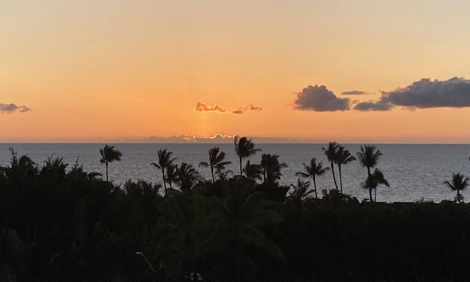 Kahaluu Bay Condo | Iconic Iron Man Inspiration! 225/nt all incl, w AC, 5 Star Lux on the Big Island