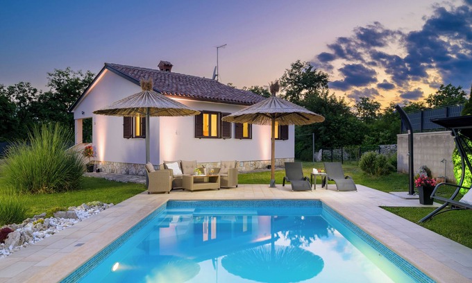 Peresiji House | Ideal for family holidays, heated pool, traditional and quiet location