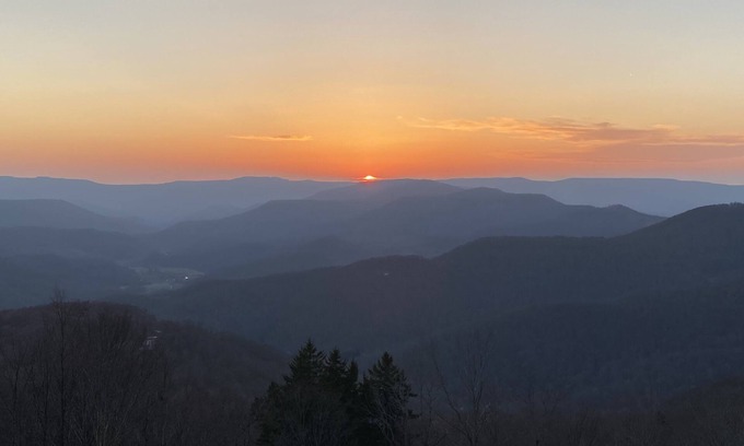 Snowshoe House | Ideal for family reunions—ski, snowboard, tube, then relax together by the fire.