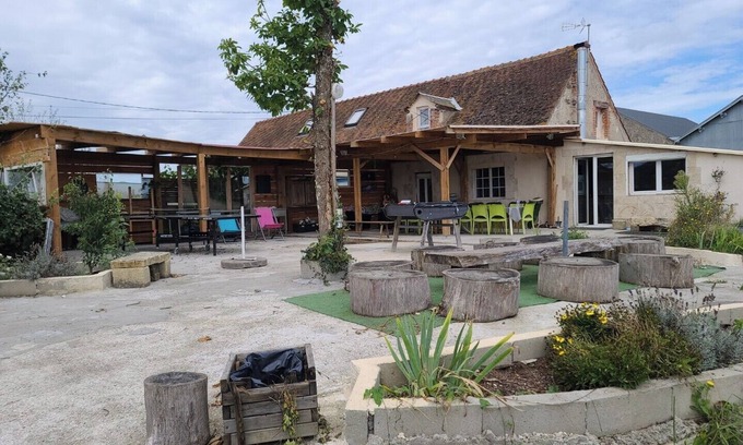 Quiers-sur-Bezonde House | Ideal for friends or family