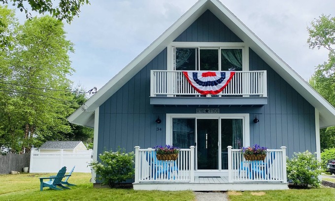 Rye House | IDEAL LOCATION! 1 BLOCK TO JENNESS BEACH!