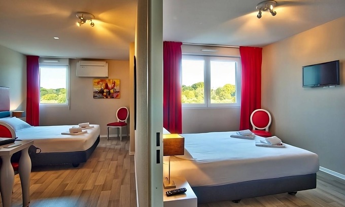 Mouguerre House | Ideal Mix of Comfort and Value! 2 Comfortable Units, Pets Allowed, Free Parking!