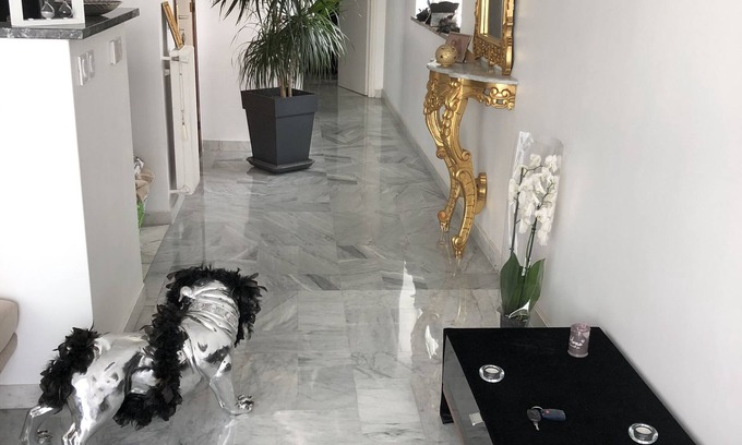 La Californie Apartment | Ideal Torque/Idéal Couple