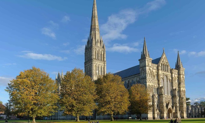 Salisbury Apartment | Ideally located stylish 1 bedroom apartment - Salisbury City Centre.