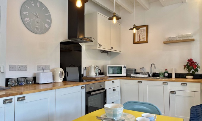 Deal Apartment | Idyllic coastal cottage with private beach hut - Sea Rose Cottage