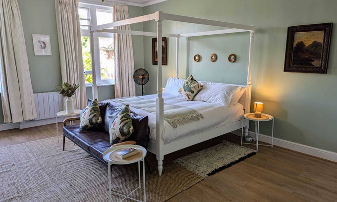 Binham Apartment | Idyllic country house holiday with a tennis court near the North Norfolk coast.