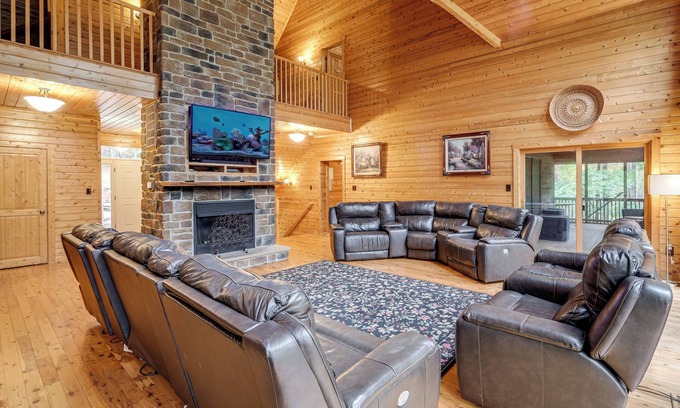 Maurertown House | Idyllic Mtn Retreat w/Hot Tub Near Shenandoah NP!