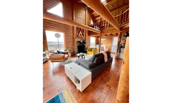 Hudson Cabin | Idyllic Retro Hudson Cabin