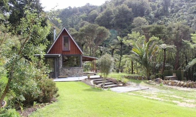 Parapara Cottage | Idyllic river side retreat