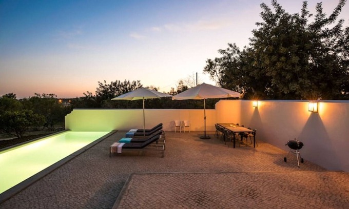 Loule Villa | Idyllisch Gelegen, mit Privatem Pool