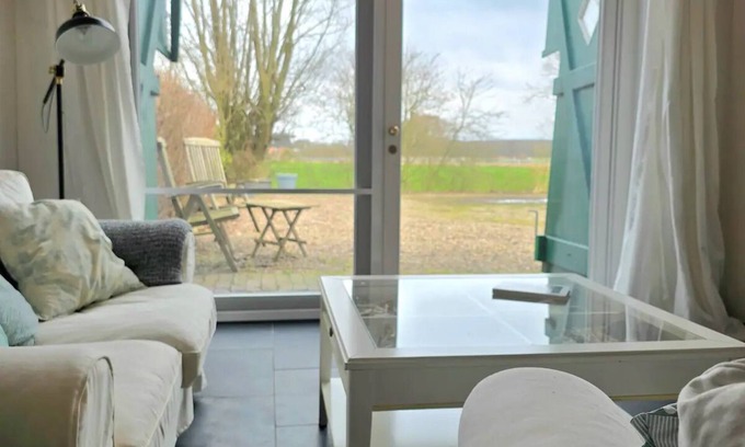 Toenning Apartment | Idyllisches Appartement für 2 im Landhaus mit Aufregender Wendeltreppe