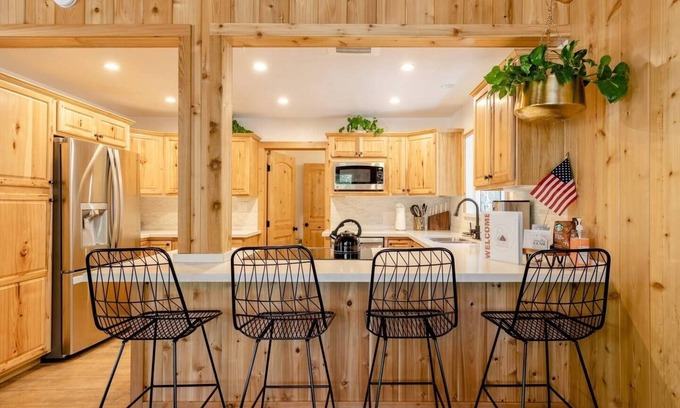 Fern Valley Cabin | idyllwild treehaus - LUXE Modern Mountain Cabin - Desirable Fern Valley Area!