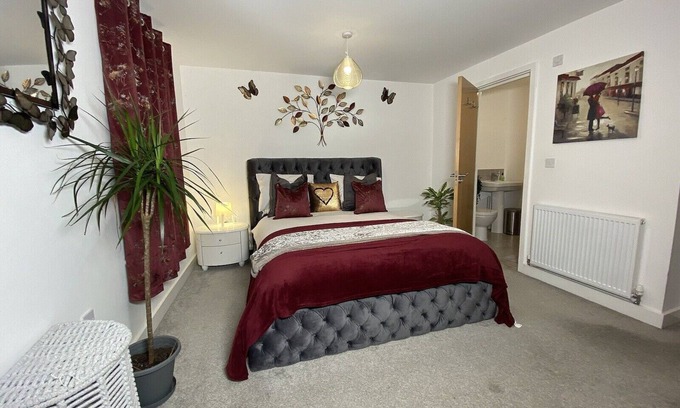Chapeltown House | ☆ Igloo Magnolia Luxe Townhouse + Free Parking ☆