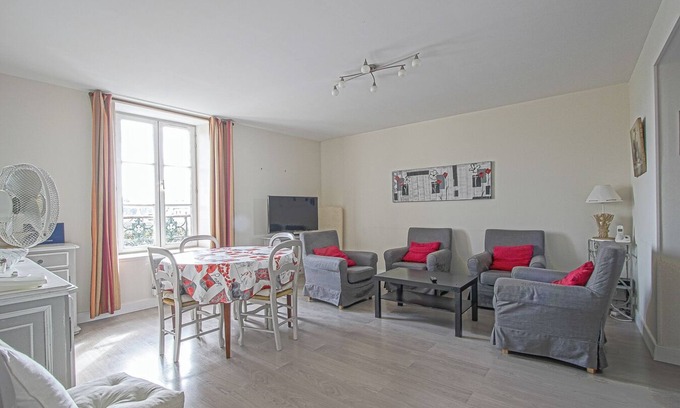 Bayeux Apartment | IKE'S APARTMENT, beautiful apartment in the city center with elevator.