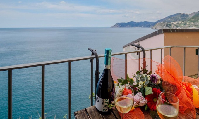 Manarola Apartment | Il Baluardo Sea View Apartment on the Cliff