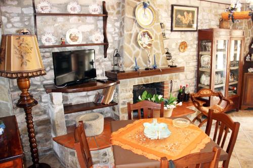 Lustra House | Il giardino del borgo