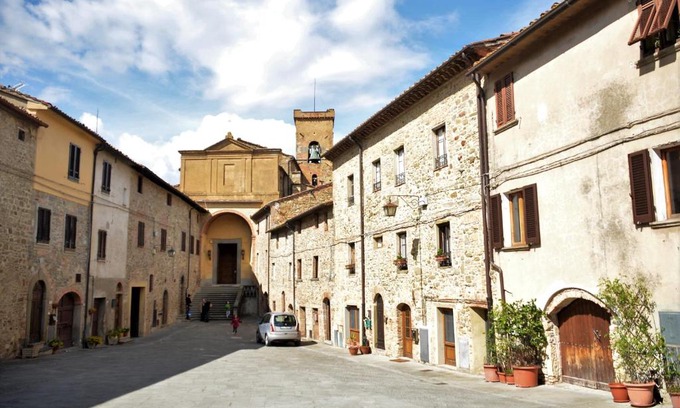 Chianni Apartment | Il Mirtillo - A truly magical place in the heart of Tuscany, nestled in a medieval village
