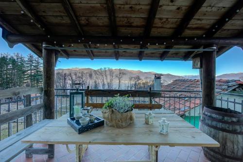 Castelveccana Villa | Il Vigneto Sul Lago Vineyard Lake View - Happy Rentals