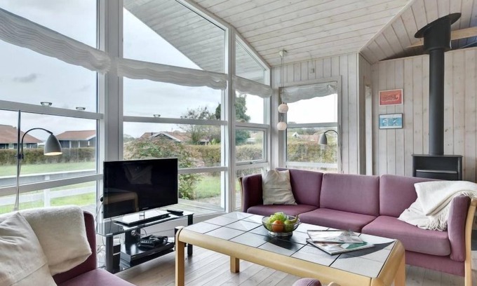 Vemmenæs House | "Ilze" - 300m from the sea by Interhome