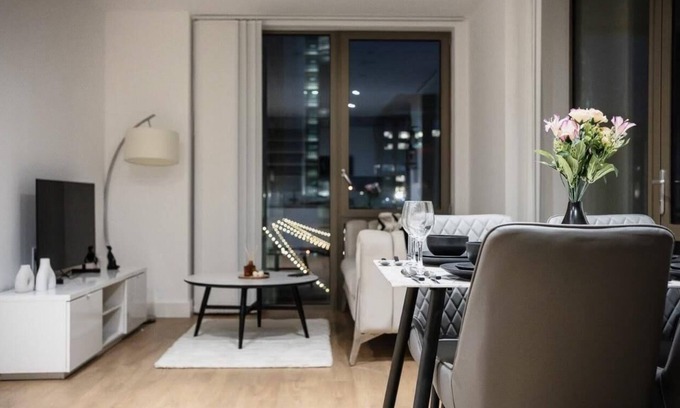 Poplar Apartment | Immaculate 2-Bed Apartment in Canary Wharf