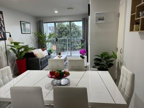 Auckland Central Business District Apartment | Immaculate 3 bd 2 bth apartment Free Carpark & pool