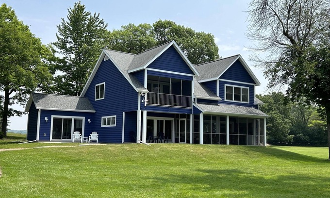 Green Lake House | Immaculate, Spacious Gem close to town