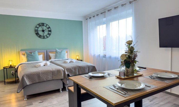 Bahnhofsvorstadt Apartment | ImmoStay #6 - Ferienhaus mit 2 Ferienwohnungen für 8 Personen - WiFi, TV