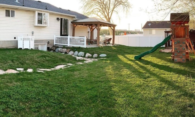 Lehi House | Impeccably maintained, fun yard, 3 Mi from Thanksgiving Point in Lehi