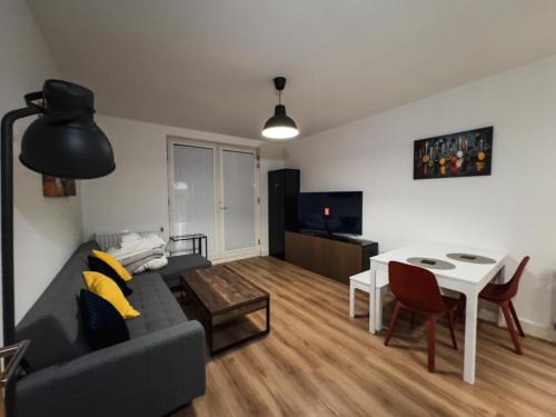 Bath Apartment | Imperial Stays- Parking, 4K TVs, Central, WIFI and more!