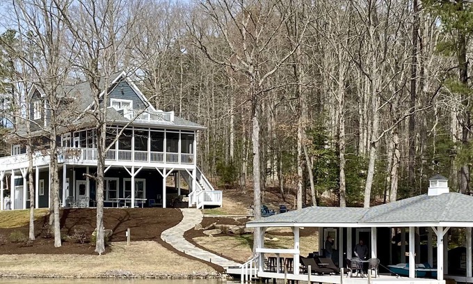Henrico House | IN A COVE W/MAIN LAKE VIEW, TOWELS/LINENS, NEW DECOR, LOTS OF EXTRAS-A MUST SEE!