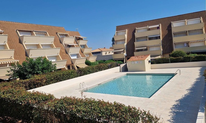 Marseillan Apartment | In a residence with a swimming-pool and direct access to the beach
