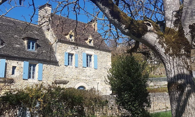 Saint-Vincent-de-Cosse House | In black Perigord near the castle of Beynac, stone house with its swimming pool