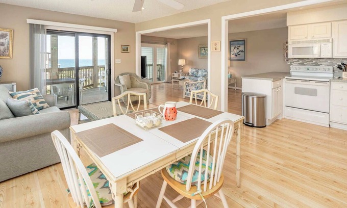 Duck Condo | In Duck with Community Pool & Beach Access