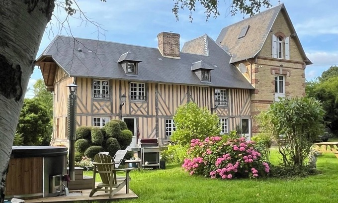 Sainte-Marguerite-de-Viette Bed & Breakfast | In need of nature? Our Normandy estate with swimming pool and spa welcomes you!